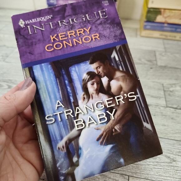 A Strangers Baby Kerry Connor 2009 Harlequin Intrigue Romance Paperback - Picture 1 of 11